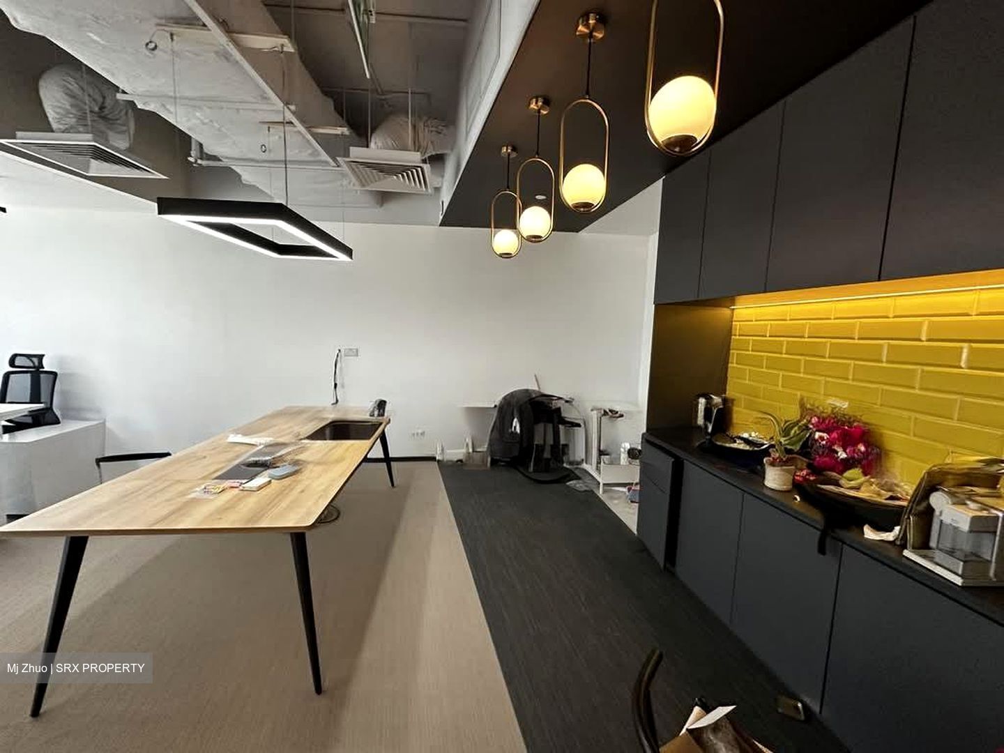 Gateway East (D7), Office #544178021
